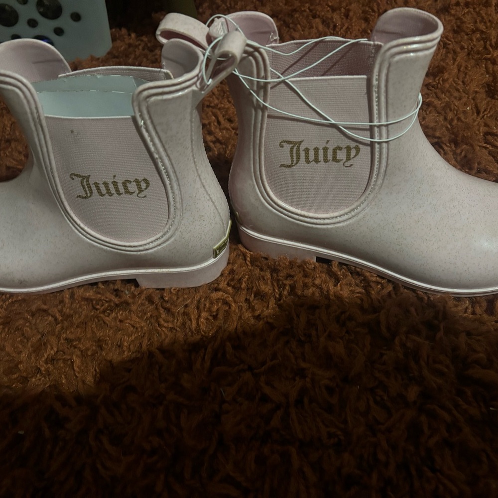 Juicy couture rain boots